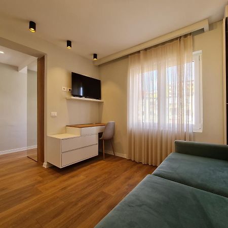 Adore - Modern Studio Tirana Exteriör bild